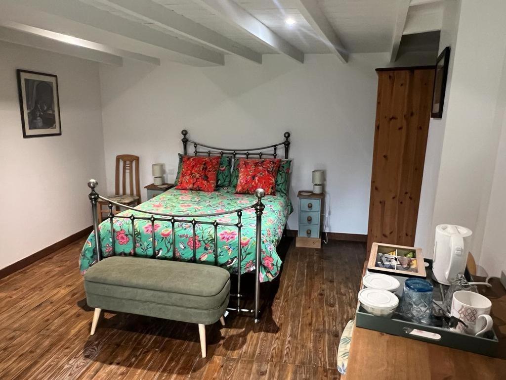 Bed and Breakfast The Little Robin Chevanceaux Esterno foto